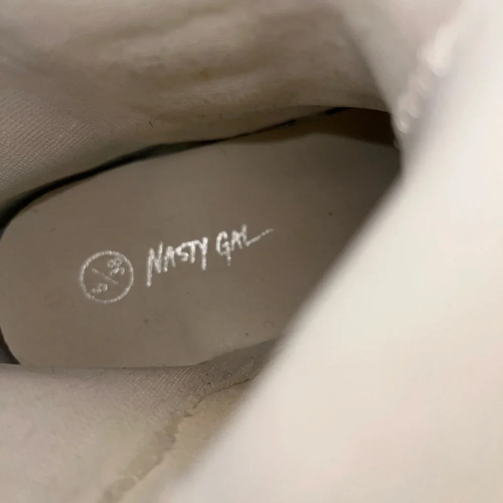 Nasty Gal stylish cream